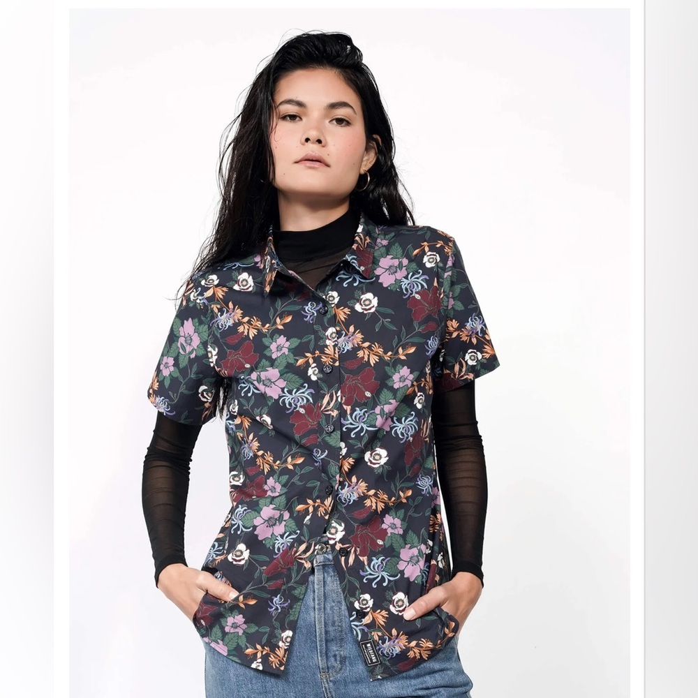 Wildfang Essential short-sleeved Button-up in Floral Navy